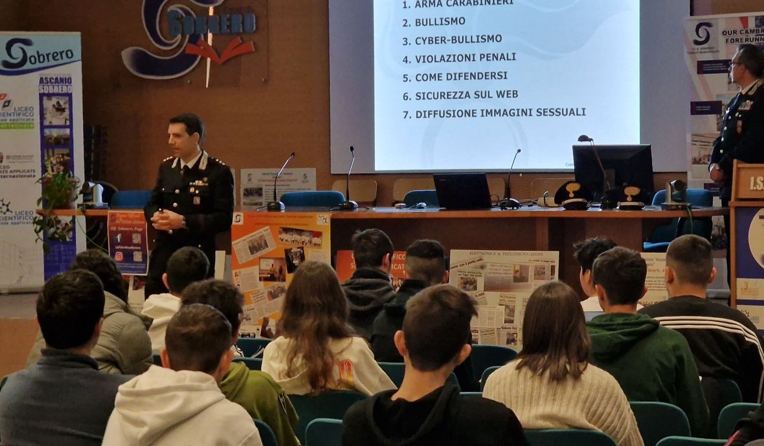 Carabinieri In Classe Allistituto Sobrero Di Casale Monferrato